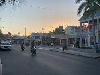 Promenade cocktail au coucher du soleil à Key West Mallory Square